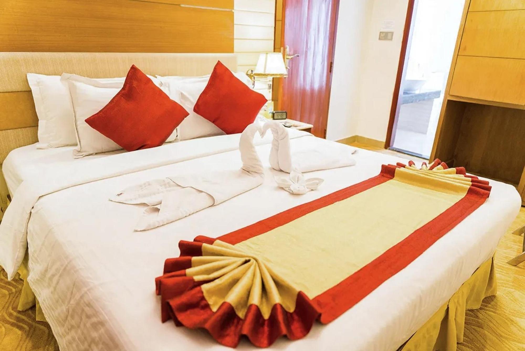 Fars Hotel & Resorts - Bar-Buffet-Pool-Spa ธากา ภายนอก รูปภาพ