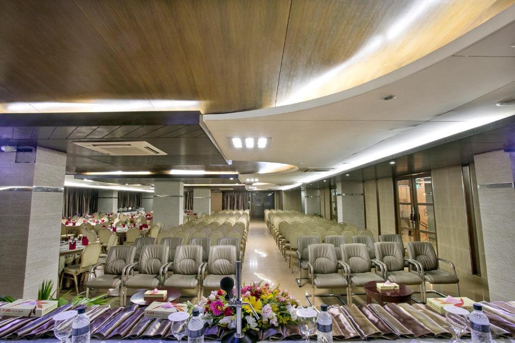 Fars Hotel & Resorts - Bar-Buffet-Pool-Spa ธากา ภายนอก รูปภาพ