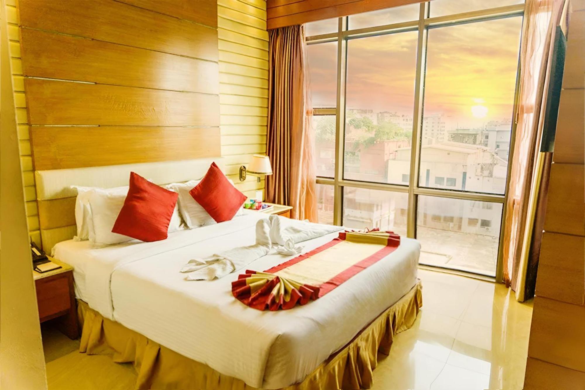 Fars Hotel & Resorts - Bar-Buffet-Pool-Spa ธากา ภายนอก รูปภาพ